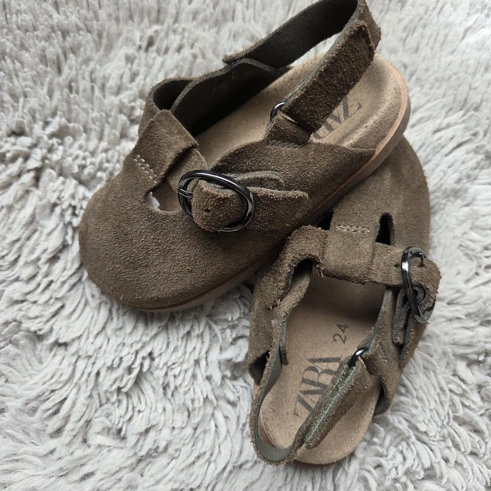 ZARA ! Girl's  sandals size 24
